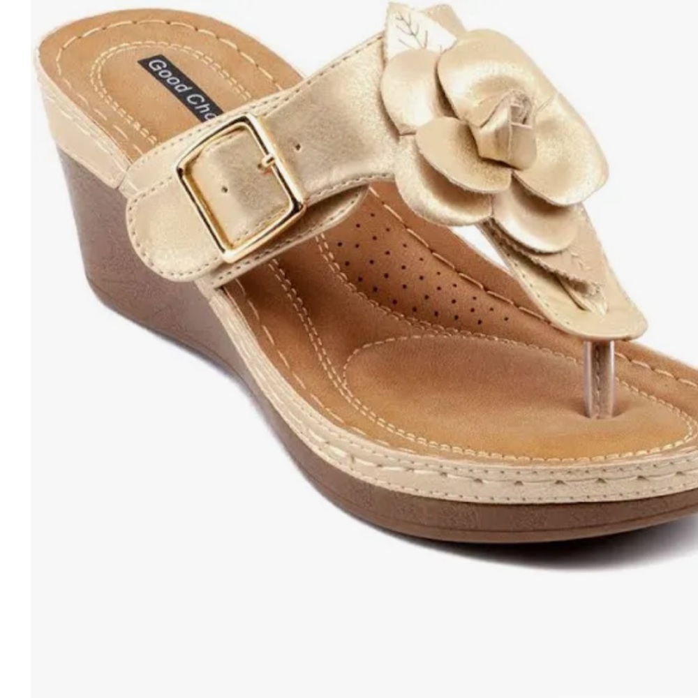 G.C/Good Chic brand new Flora Gold Wedge Sandals size 7.5